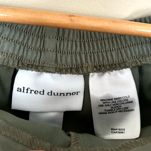 💥 NWT Alfred Dunner Loire Valley Sage Pants - Picture 3 of 4